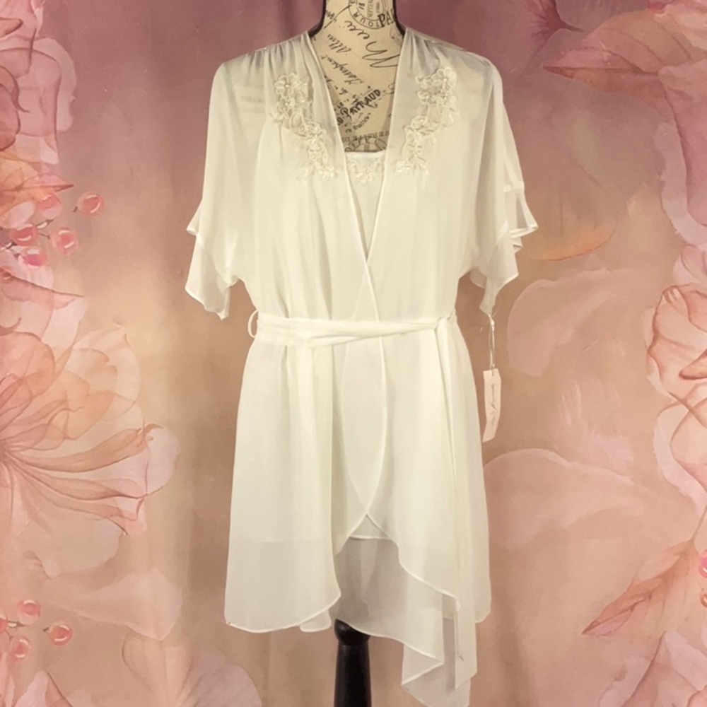 LINEA DONATELLA - *NWT* - 2-piece Chemise & Robe